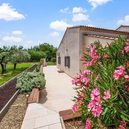 Holiday home Saint-victor House In Pernes-les-Fontaines